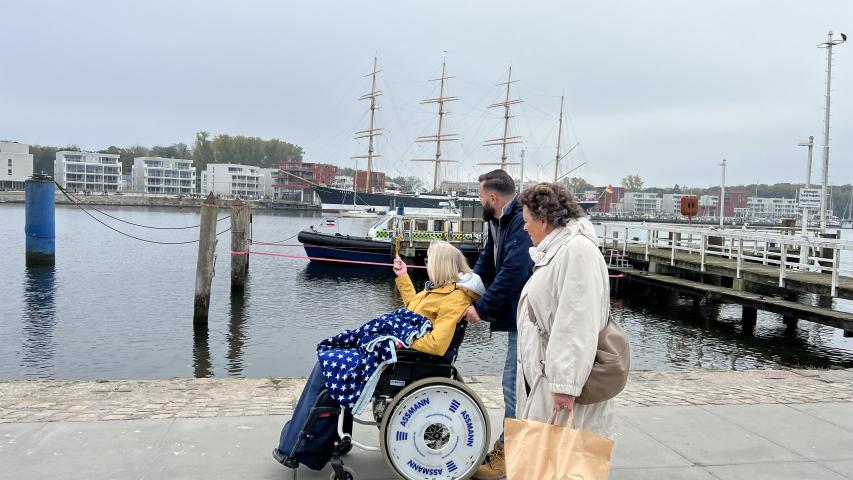 Elke und Ihre Freundin am Travemünder Hafen